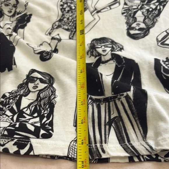 Zara Black and White Graphic T-Shirt - Picture 5 of 8